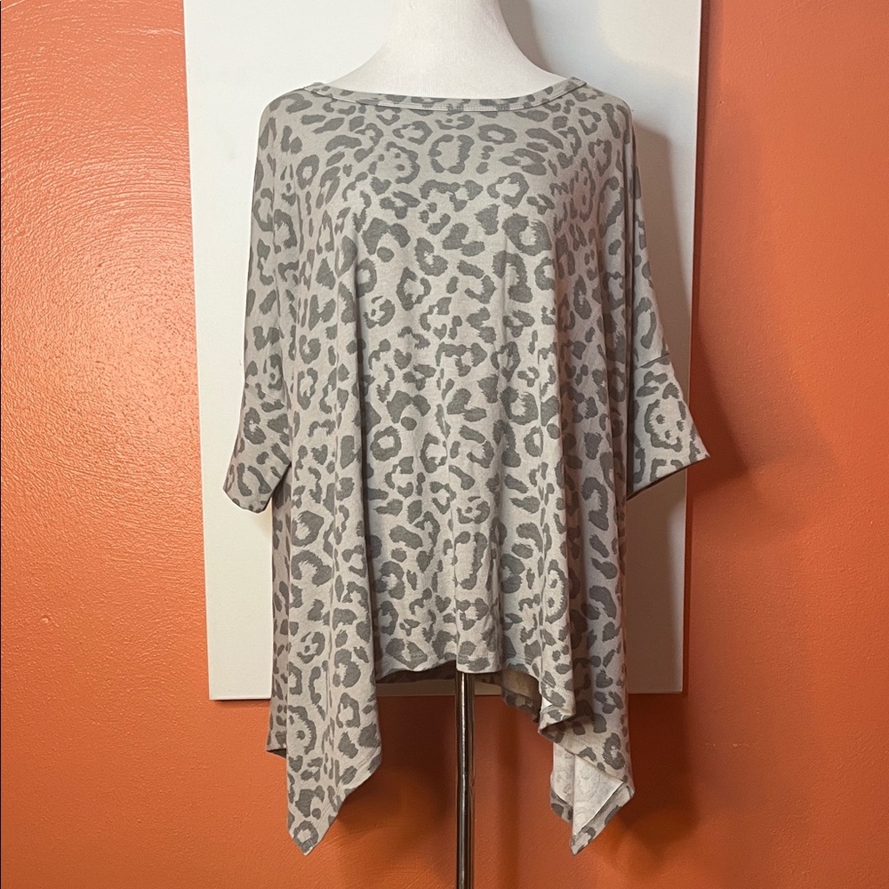 ODDY Gray Leopard Print Women's Top